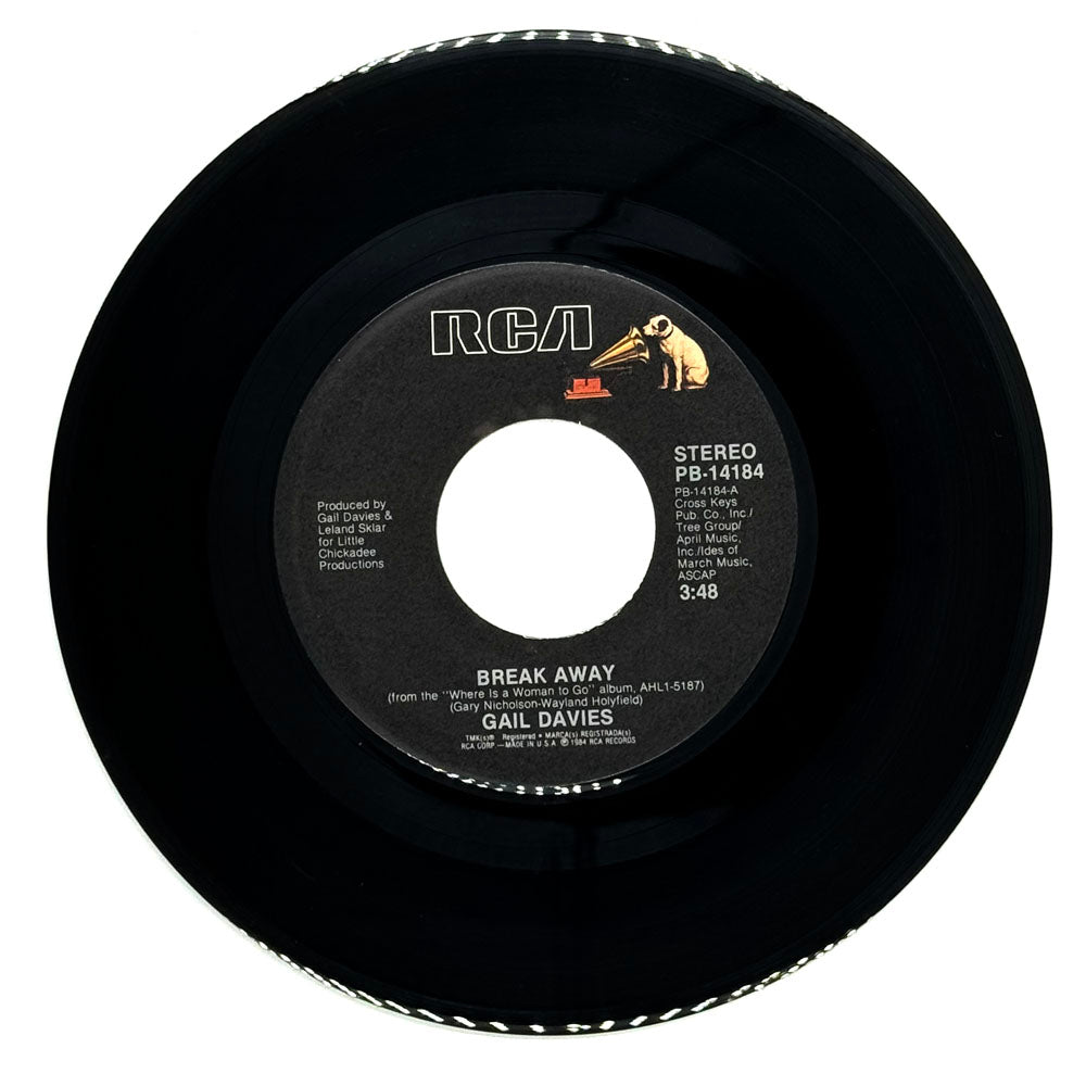Gail Davies : BREAK AWAY/ NOT A DAY GOES BY