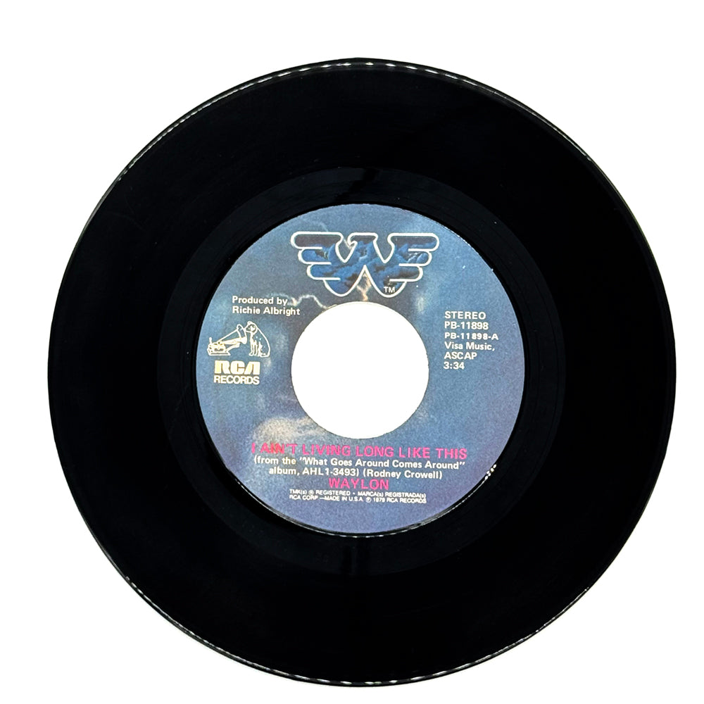 Waylon : I AIN'T LIVING LONG LIKE THIS/ IT'S THE WORLD'S GONE CRAZY