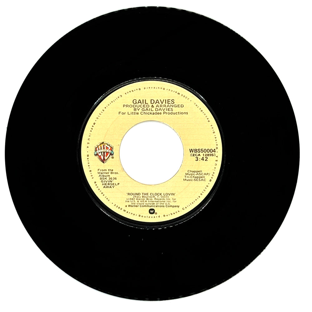 Gail Davies : 'ROUND THE CLOCK LOVIN'/ IT'S AMAZING WHAT A LITTLE LOVE CAN DO