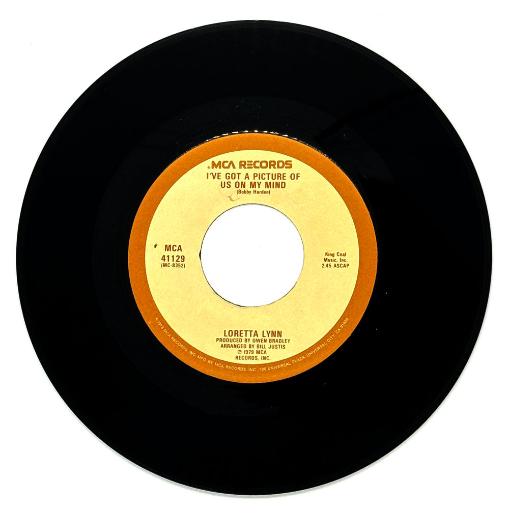 Loretta Lynn : I'VE GOT A PICTURE OF US ON MY MIND/ I DON'T FEEL LIKE A MOVIE TONIGHT