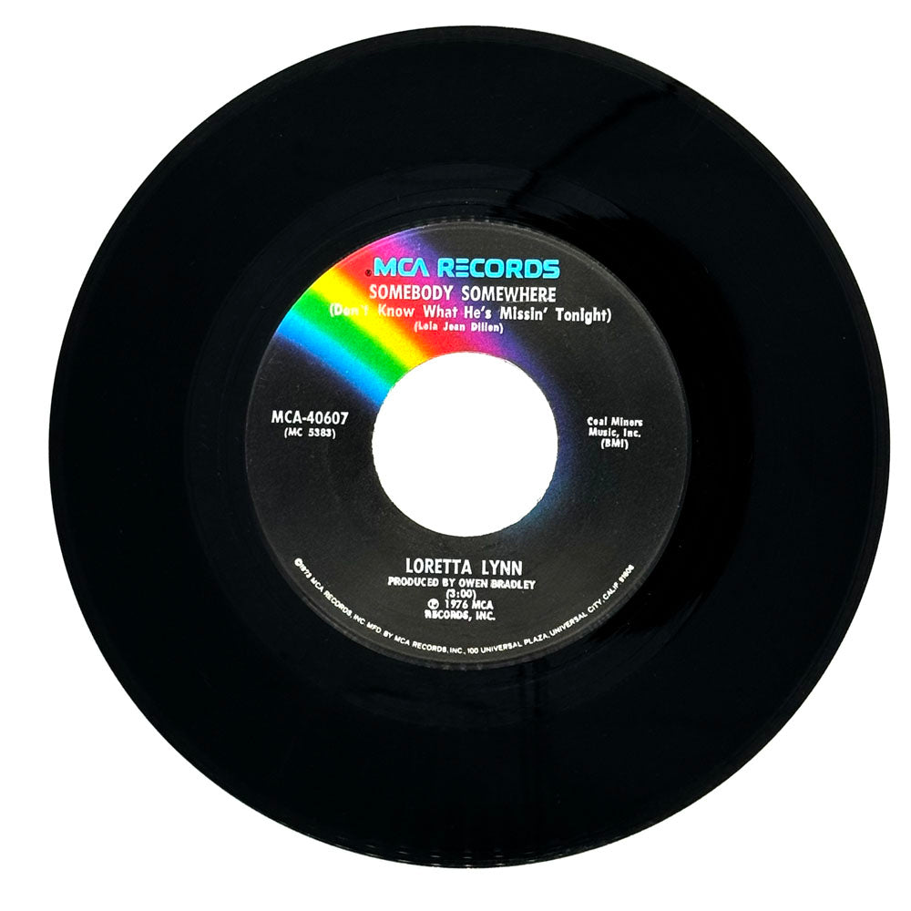 Loretta Lynn : SOMEBODY SOMEWHERE (DON'T KNOW WHAT HE'S MISSIN' TONIGHT)/ SUNDOWN TAVERN