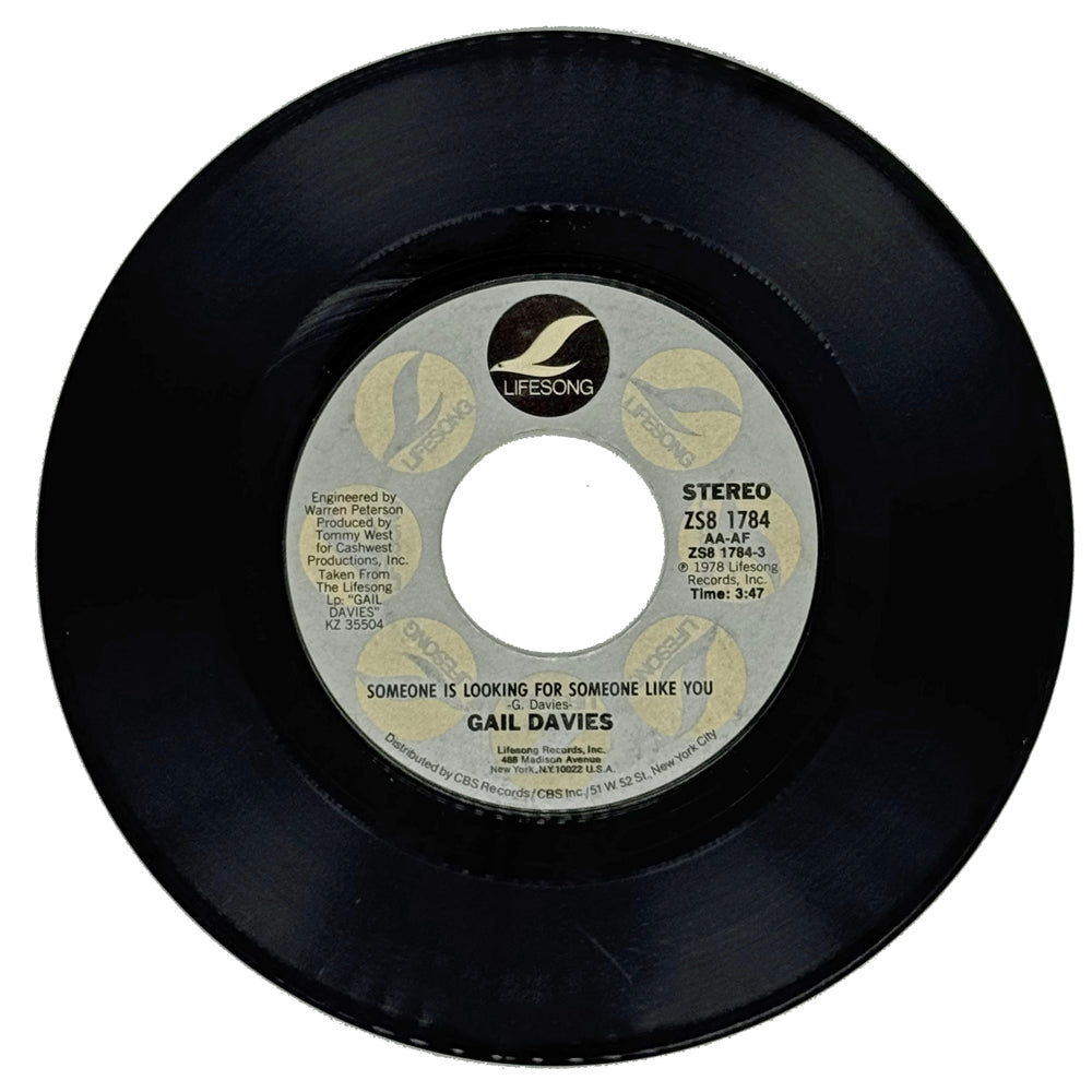 Gail Davies : SOMEONE IS LOOKING FOR SOMEONE LIKE YOU/ SOFT SPOKEN MAN