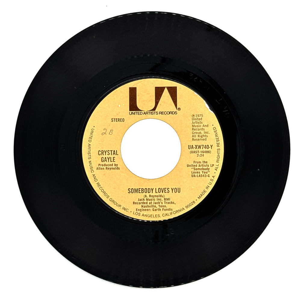 Crystal Gayle : SOMEBODY LOVES YOU/ COMING CLOSER