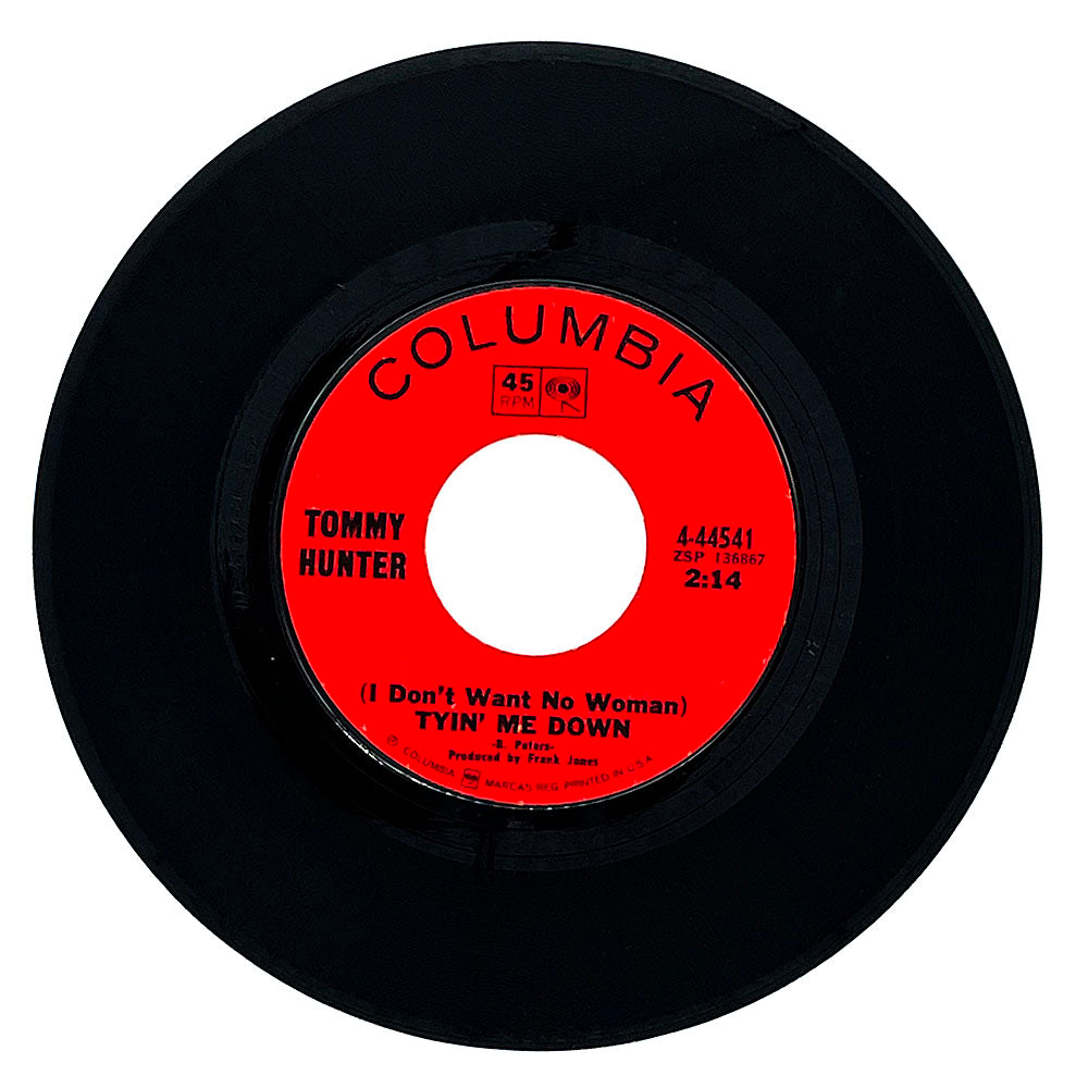 Tommy Hunter : (I DON'T WANT NO WOMAN) TYIN' ME DOWN/ ARE YOU SAD (WITHOUT YOUR DAD)